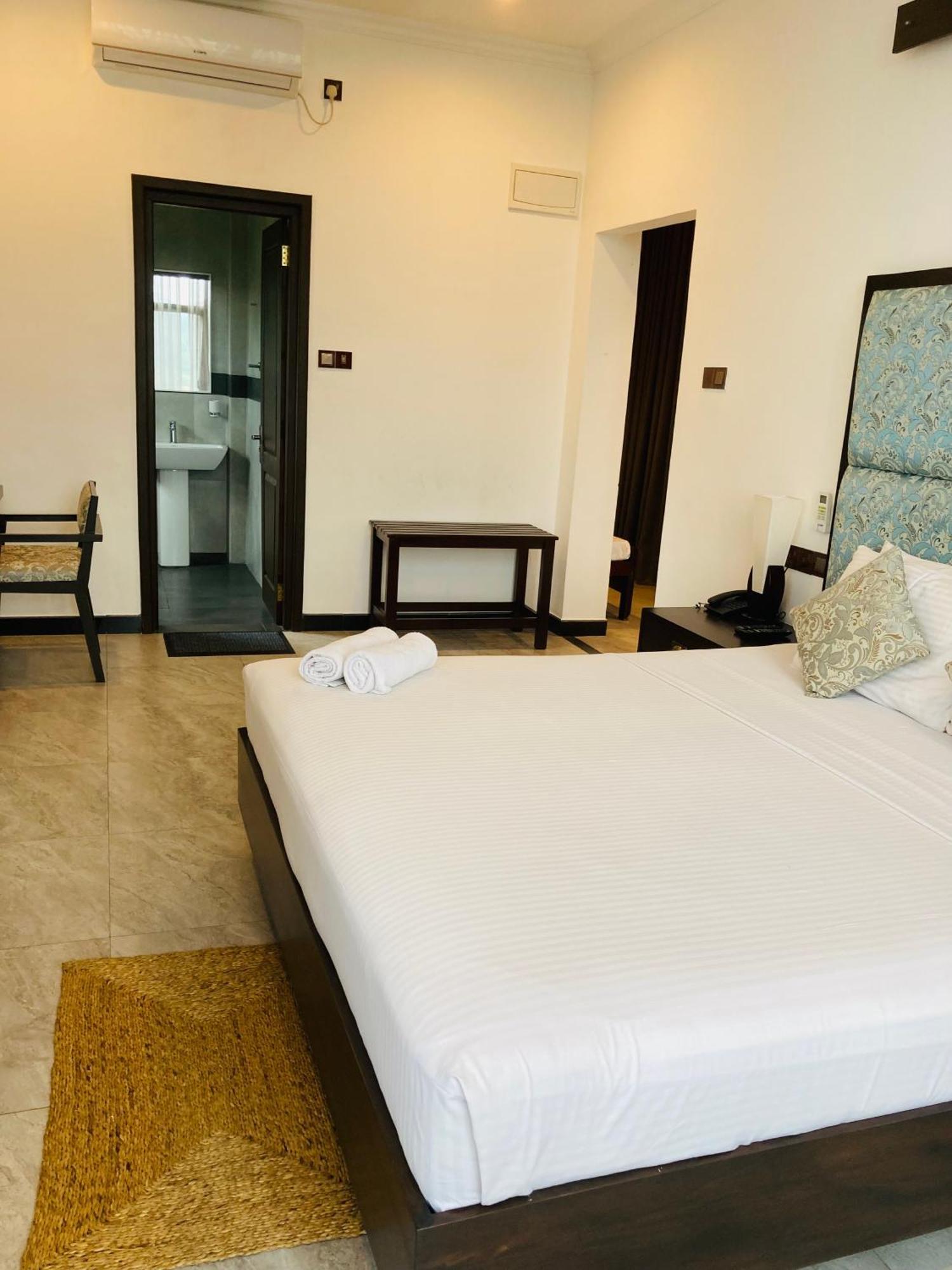 Riverbank Resort Gampola Eksteriør bilde